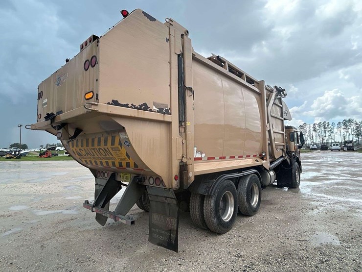 2016-peterbilt-320-image-3