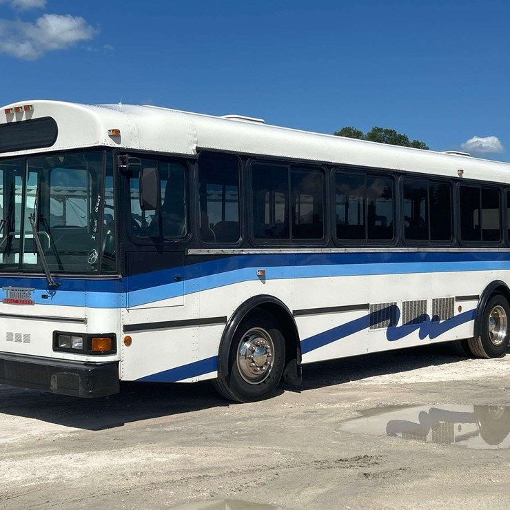 2000 THOMAS SAF-T-LINER MVP