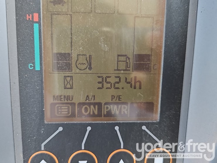 2014-deere-60g-image-38