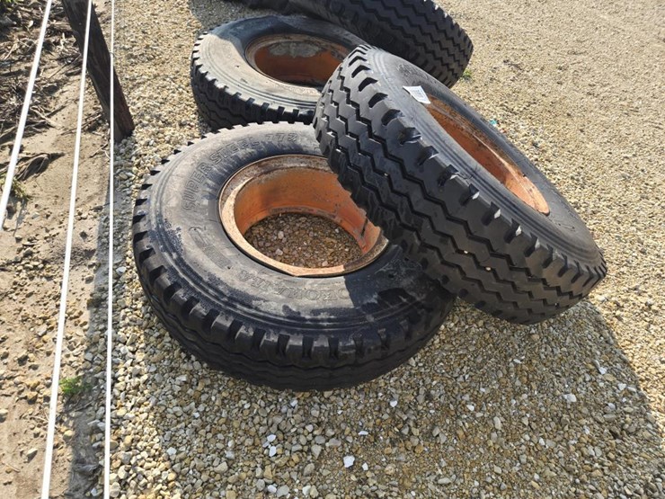 #3886-•-12.00-x-20-truck-tires-on-rims-image-9
