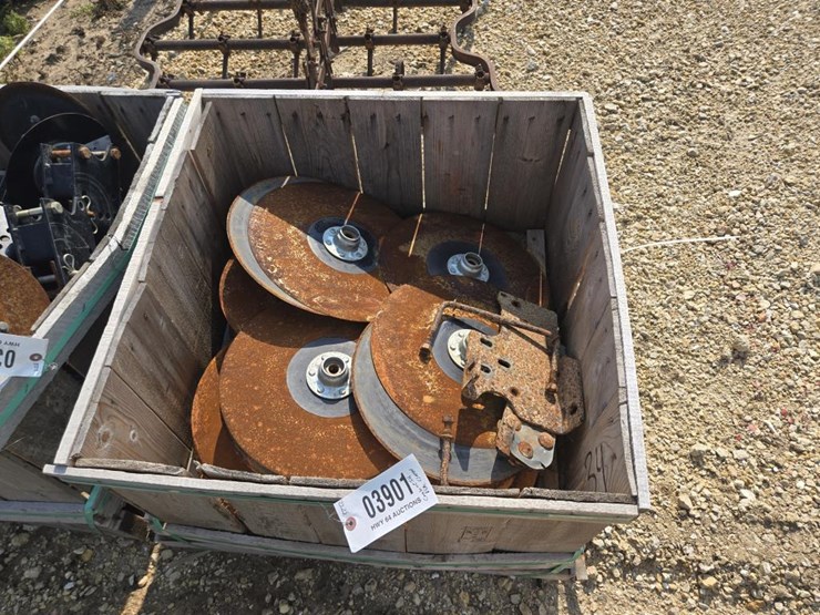 #3901-•-crate-of-international-disc-closers-image-1