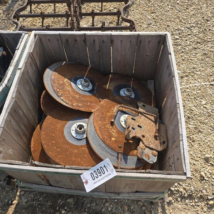 #3901 • CRATE OF INTERNATIONAL DISC CLOSERS
