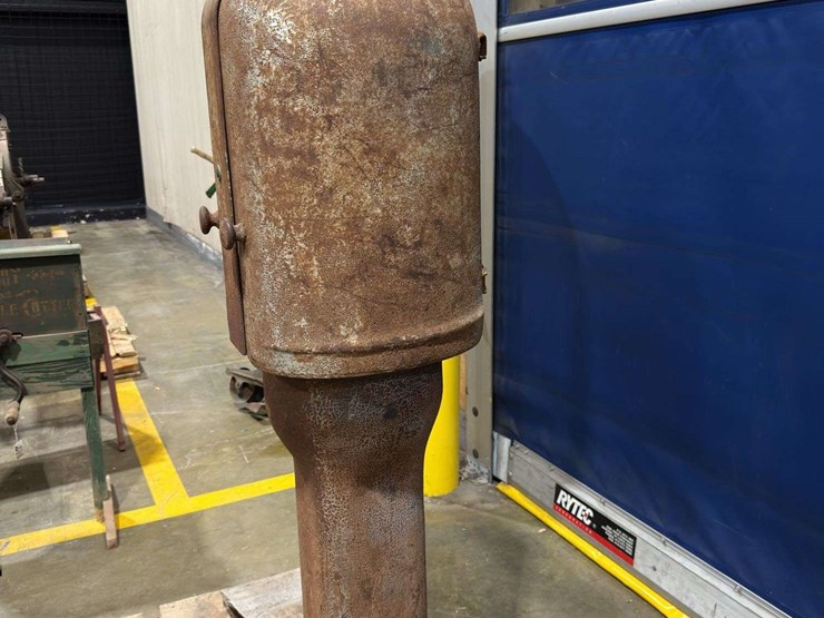 t-8-gas-pump-image-3