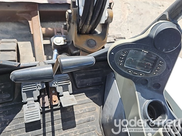 2017-bobcat-e32-image-33