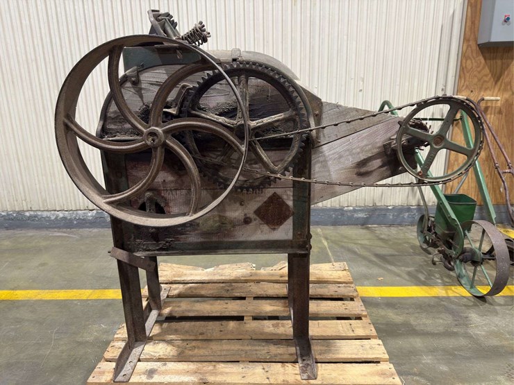 john-deere-two-hole-corn-sheller-image-2