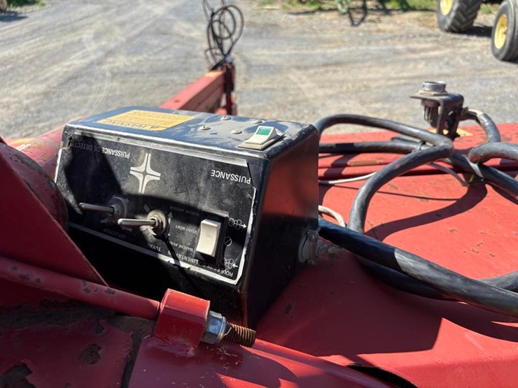 new-holland-790-image-2