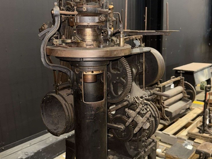 circular-knitting-machine-image-19
