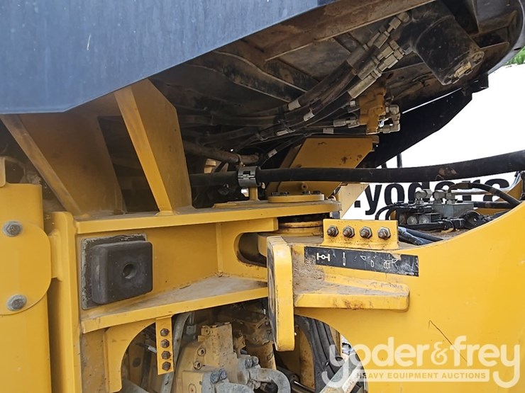 2015-caterpillar-926m-image-19