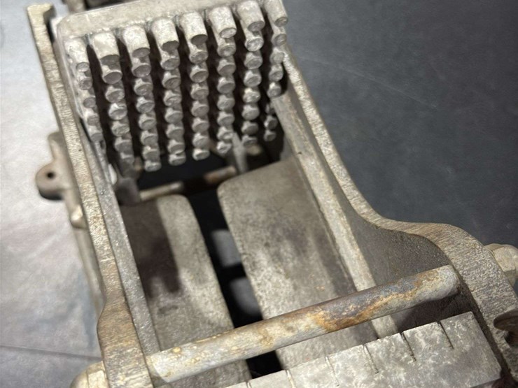 bloomfield-cast-iron-french-fry-cutter.-image-10