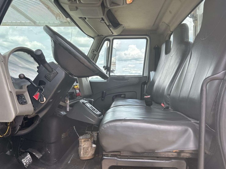 2013-international-durastar-4400-image-11