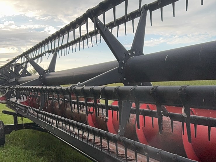 24’-massey-ferguson-soybean-header-image-11