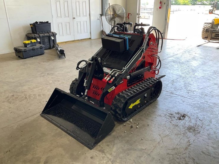 #1011-•-unused-future-ft380r-mini-skid-steer-image-1