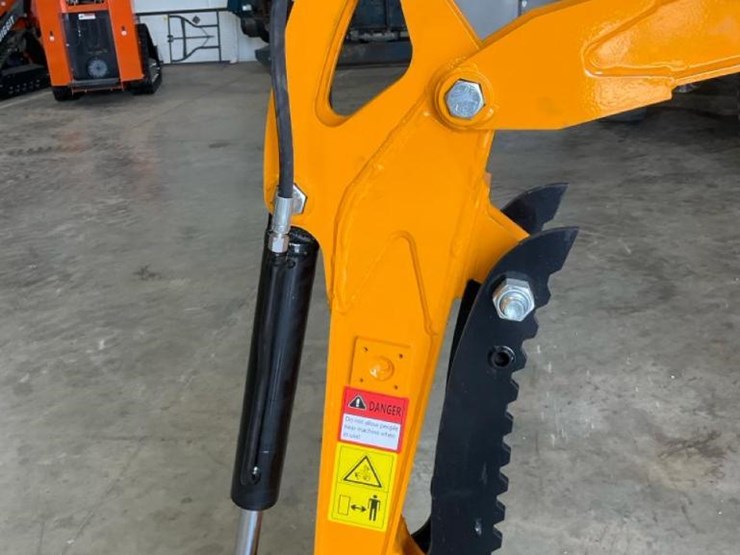 #1201-•-unused-future-ft13-mini-excavator-image-7