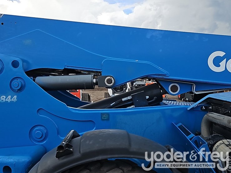 2019-genie-gth844-image-8