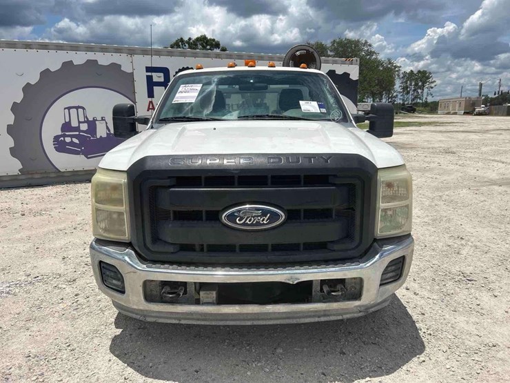 2011-ford-f350-image-32