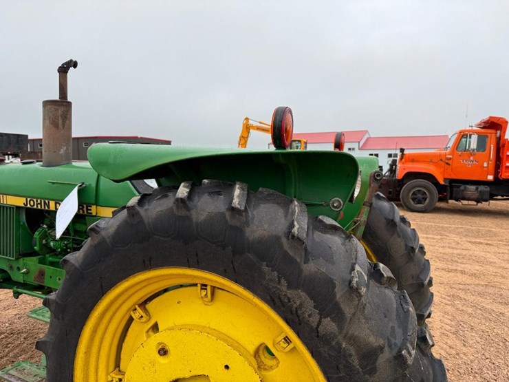 1980-john-deere-2240-image-28