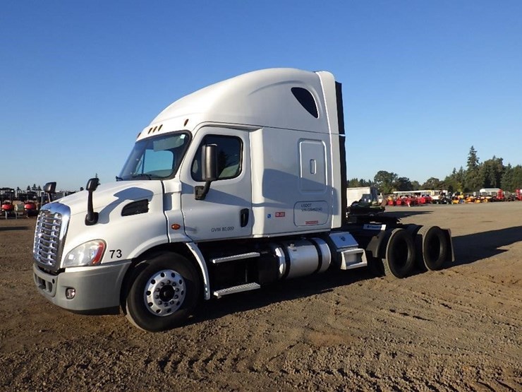 2016-freightliner-cascadia-113-image-1