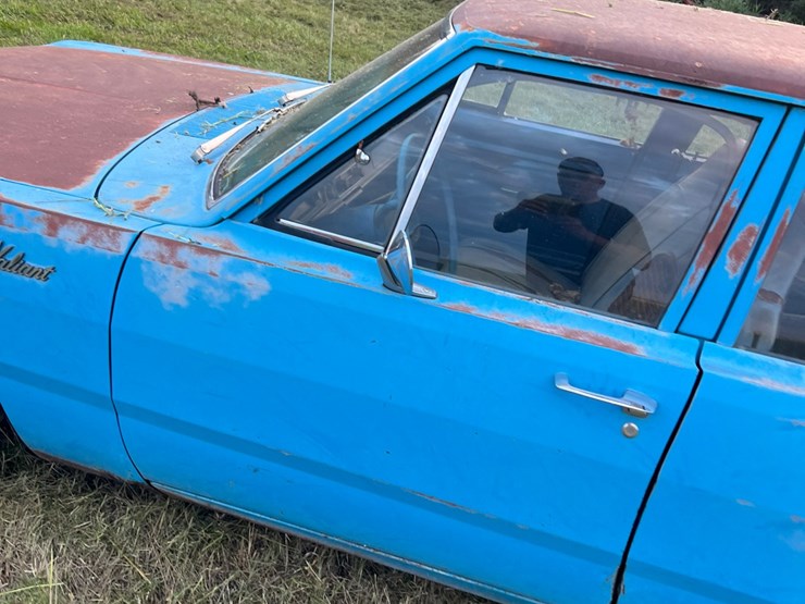 1972-plymouth-valient￼,-slant-six-engine-and-manual-transmission,-glass-is-good,-leaf-springs,-been-sitting-for-a-long-time.-image-25