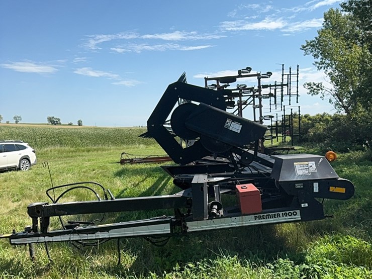 25’-premier-swather,-finger-reel-image-3