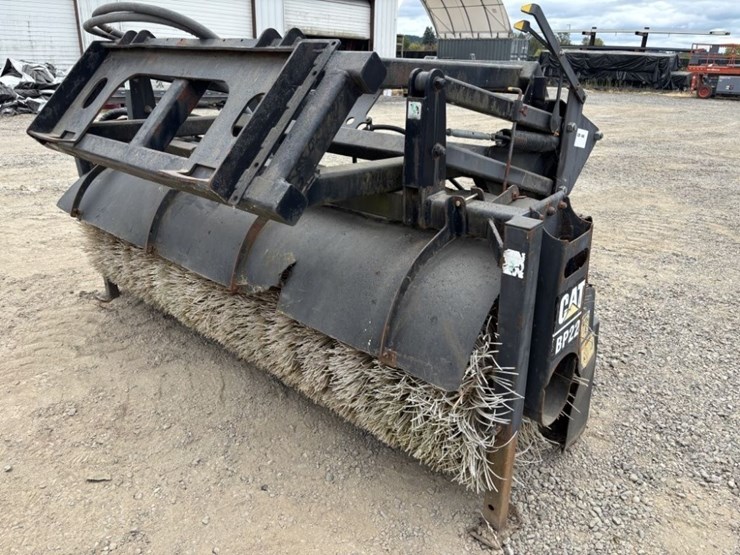 caterpillar-bp22-pickup-broom-image-1