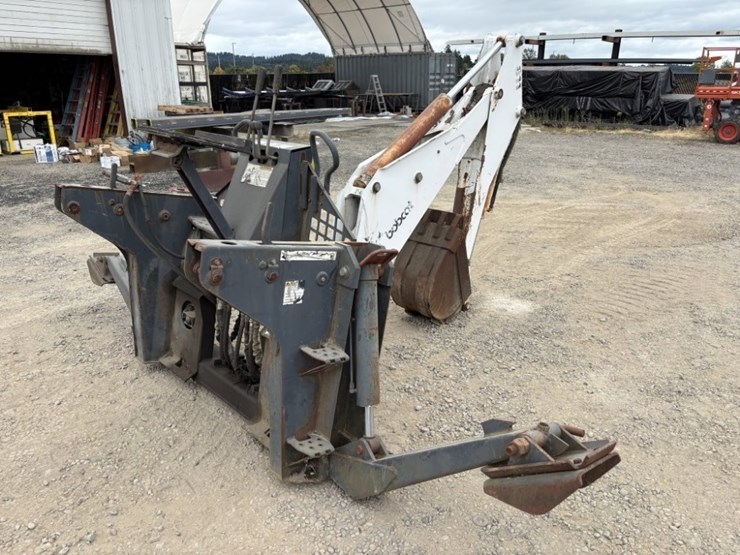 bobcat-811-backhoe-attachment-image-3