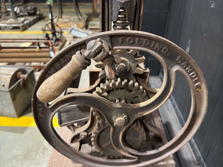 ewbank-"little-giant"-cast-iron-clothes-mangle/wringer-image-4