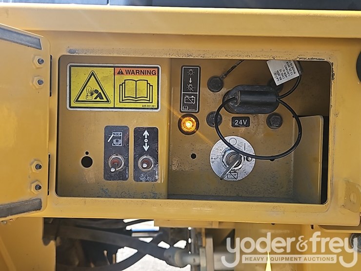 2021-caterpillar-962m-image-42