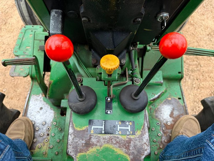 1980-john-deere-2240-image-39