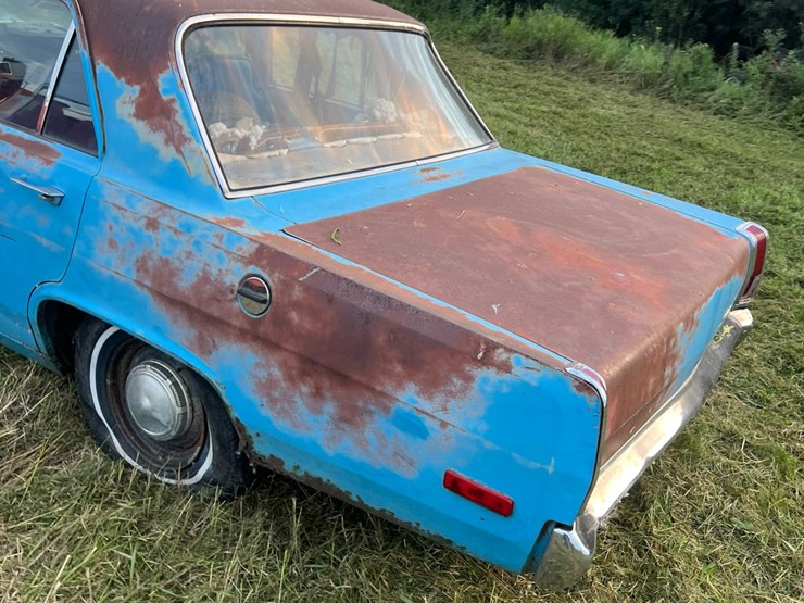 1972-plymouth-valient￼,-slant-six-engine-and-manual-transmission,-glass-is-good,-leaf-springs,-been-sitting-for-a-long-time.-image-20