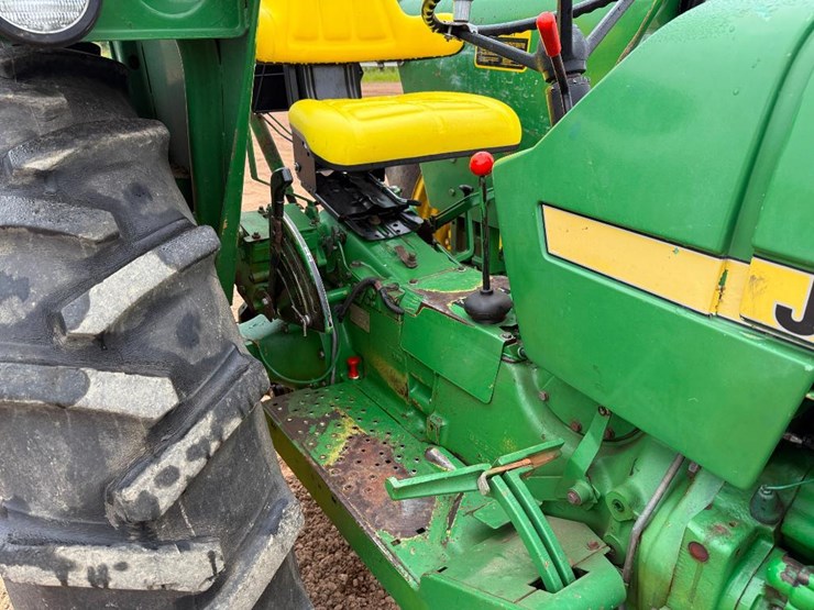1980-john-deere-2240-image-31