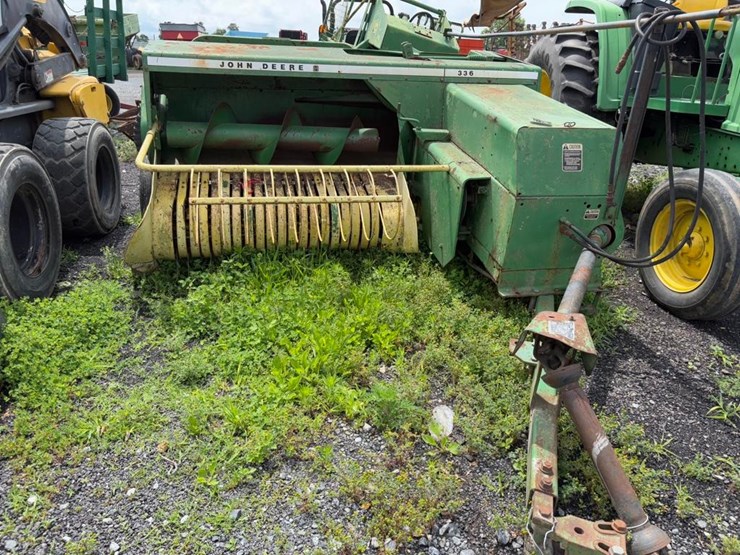 john-deere-336-image-4
