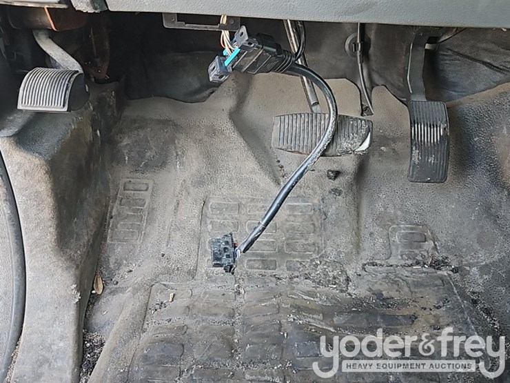 2016-ford-f550-image-30
