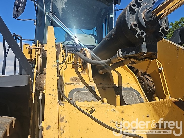 2021-caterpillar-962m-image-17