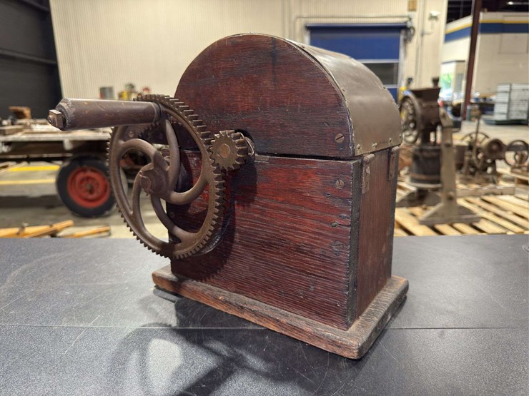 hand-cranked-cotton-gin-image-6