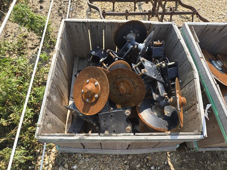 #3900-•-crate-of-international-disc-openers-image-2