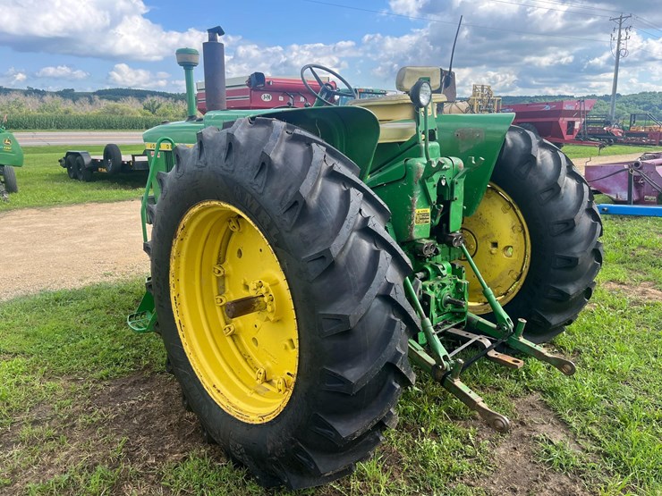 john-deere-3020-image-4