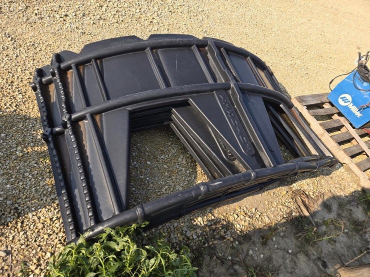 #3862-•-bale-feeder-cover-image-6