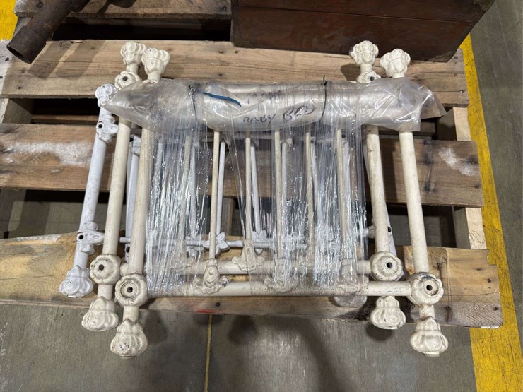 cast-iron-baby-bed-image-3