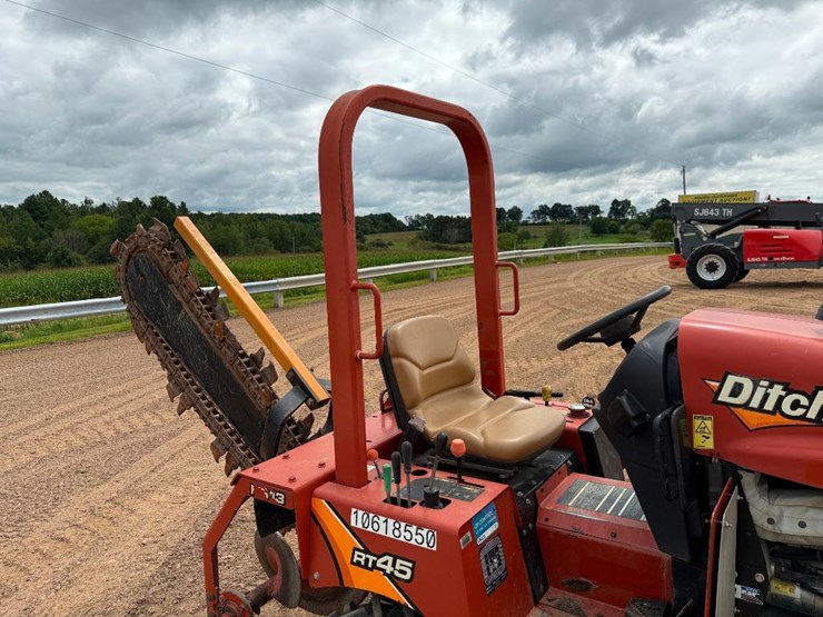 2017-ditch-witch-rt45-image-18