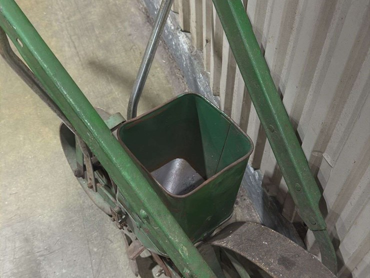 (2)-walk-behind/push-planters-image-13