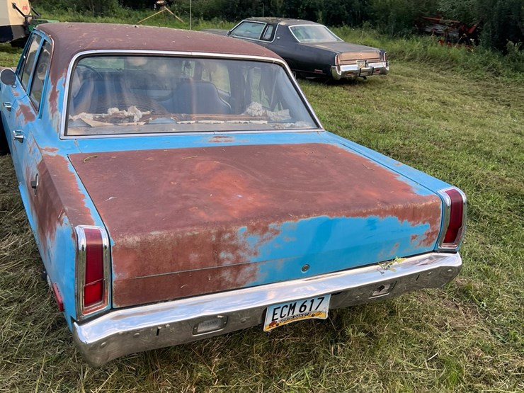 1972-plymouth-valient￼,-slant-six-engine-and-manual-transmission,-glass-is-good,-leaf-springs,-been-sitting-for-a-long-time.-image-17