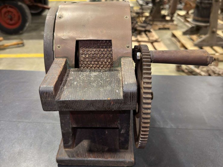 hand-cranked-cotton-gin-image-3