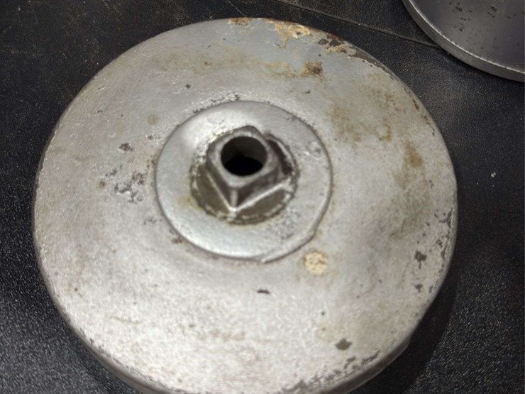2qt-hand-crank-ice-cream-maker,-made-of-galvanized-metal.-image-16
