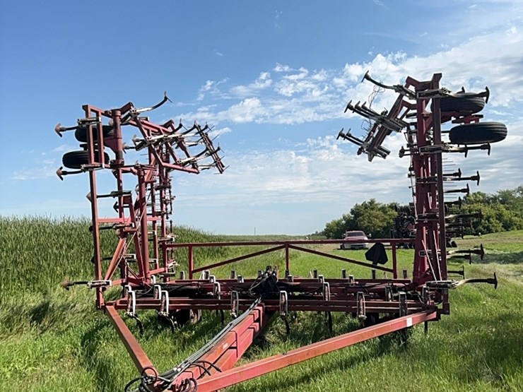 45’-wil-rich-field-cultivator-with-complete-walking-tandems-and-harrows-image-2