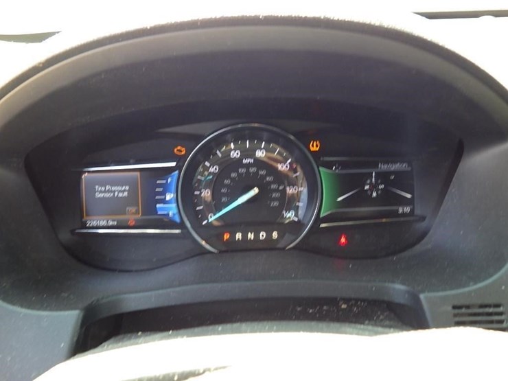 2016-ford-explorer-xlt-image-23