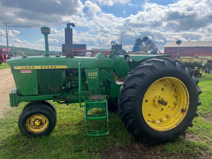 john-deere-3020-image-3