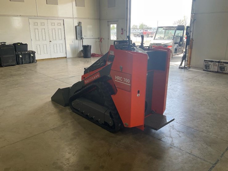 #1006-•-hurricane-hrc-700-mini-skid-steer-loader-image-3