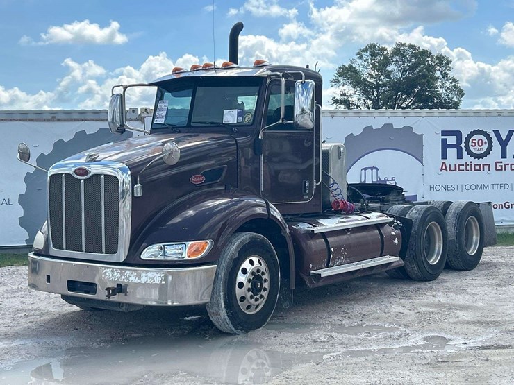 2014-peterbilt-384-image-1