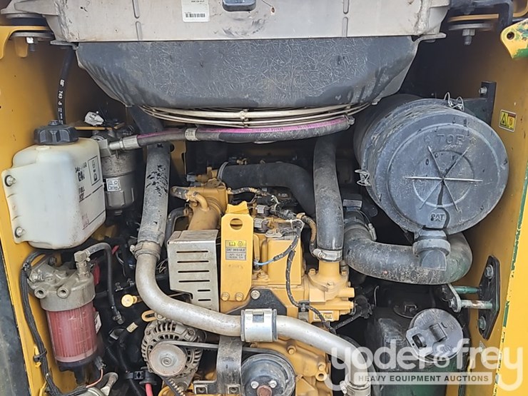 2016-caterpillar-236d-image-24