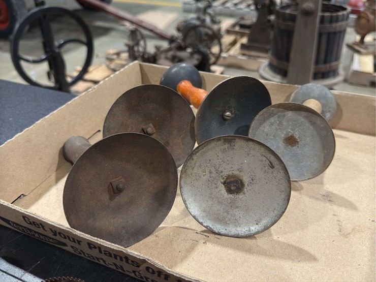 vintage-grooming-tools-for-livestock-image-3